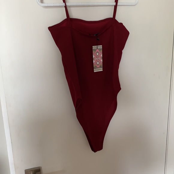 Red square neck bodysuit - Picture 2 of 2